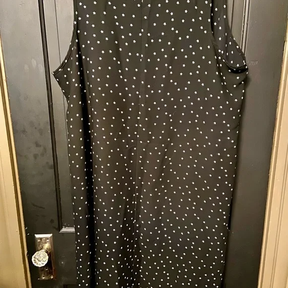 Torrid Black Star Print Sleeveless Top - Picture 3 of 6